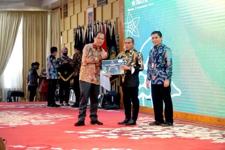 Penyerahan DIPA dan TKD 2023 untuk kabupaten/kota se-Sumatera Utara diserahkan langsung Gubernur Sumatera Utara, Edy Rahmayadi.
