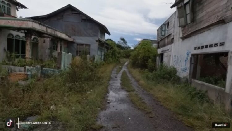 Desa Mati di Sumatera Utara, Sisakan Rumah Mewah Jadi Horor (Foto: Tangkapan Layar/Bucin TV)