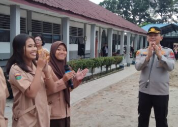 Kapolres Simalungun menyampaikan kepada seluruh siswa dan siswi SMK Negeri 1 Siantar untuk bijak mengunakan media sosial atau dalam memanfatkan teknologi dan menjauhi perkelahian antar pelajar atau tawuran.