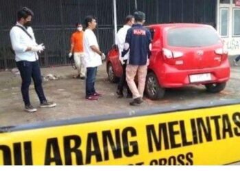 TKP penemuan mayat perempuan di dalam mobil di Subang, Jawa Barat, Kamis (8/12/2022). Saat ditemukan korban dalam keadaan terbungkus kain mirip selimut yang sudah gosong terbakar. Tribun Jabar
