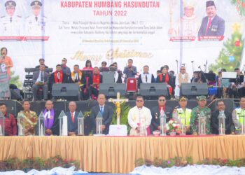 Pemkab Humbahas merayakan Natal bersama masyarakat.