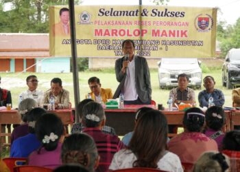 Bupati Humbahas, Dosmar Banjarnahor, SE, saat menghadiri reses Wakil Ketua DPRD Humbahas, Marolop Manik, di Desa Parsingguran II, Kecamatan Pollung, Sabtu (10/12/2022), lalu.