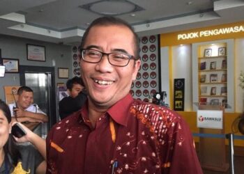 Ketua KPU Hasyim Asy'ari mengatakan ada kemungkinan pemungutan suara Pemilu 2024 dilakukan dengan mencoblos partai, bukan caleg (CNN Indonesia/Bimo Wiwoho)