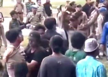 Pertandingan Final Bupati Taput Cup ricuh di Lapangan Tangsi Tarutung. HO