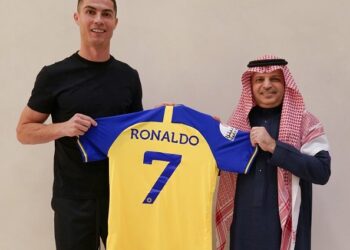 Cristiano Ronaldo resmi gabung klub Arab Saudi Al-Nassr. Mega bintang Portugal mendapat gaji sekitar Rp 3 triliun per tahun. (foto: Twitter/FabrizioRomano).