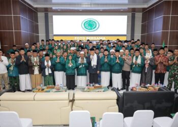 Foto bersama disela acara.
