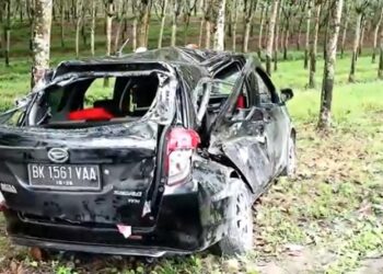 Kecelakaan terjadi di Jalan Lintas Sumatera Utara Bukit Lebanon, Asahan, Sumatera Utara, Sabtu (21/1/2023). (Foto: Ulil Amri).