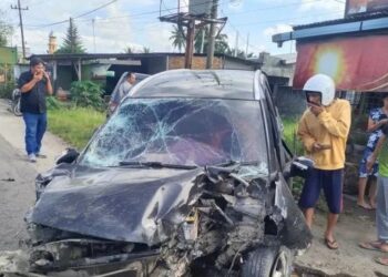 Mobil tabrakan dengan sepeda motor nyawa tiga orang. [Ist]