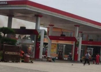 SPBU di Kabupaten Deliserdang terbakar diduga gegara selang pompa tertarik mobil usai isi BBM, Senin (2/1/2023). (Foto: MPI/Wahyudi Aulia S)