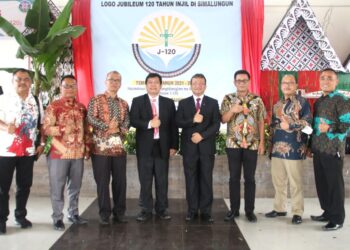 Foto bersama disela acara.