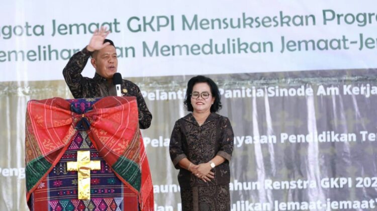 Bupati Simalungun, Radiapoh Hasiholan Sinaga SH MH, saat memberikan kata sambutan.