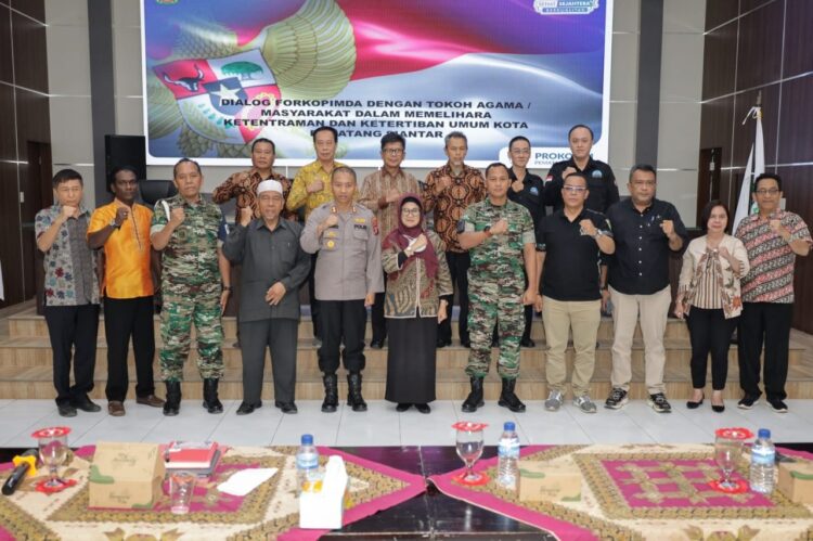 Forkopimda bersama tokoh agama dan tokoh masyarakat menyerukan Kota Pematang Siantar adalah kota toleransi.
