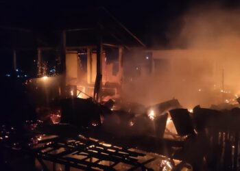 Kebakaran terjadi di wilayah Tanjung Jabung Barat, Jambi. Api membakar hangus 18 kios yang berada di wilayah Tungkal Ilir. (Azhari Sultan/MNC Portal)