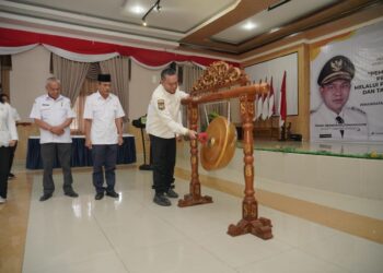 Bupati Pakpak Bharat, Franc Bernhard Tumanggor, saat melaunching Tema Pembangunan Kabupaten Pakpak Bharat Tahun 2023, di Aula Bale Sada Arih, Kantor Bupati Pakpak Bharat.