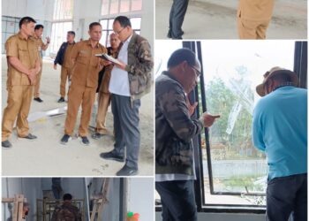 Dosmar tampak marah-marah saat melakukan peninjauan pembangunan proyek Mall Pelayanan Publik.