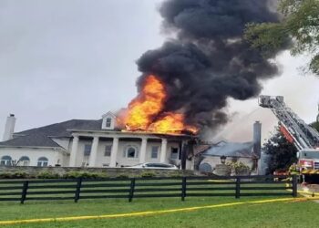 Rumah terbakar yang terjual Rp22 miliar. (Foto: Paula dan Danny Duvall)