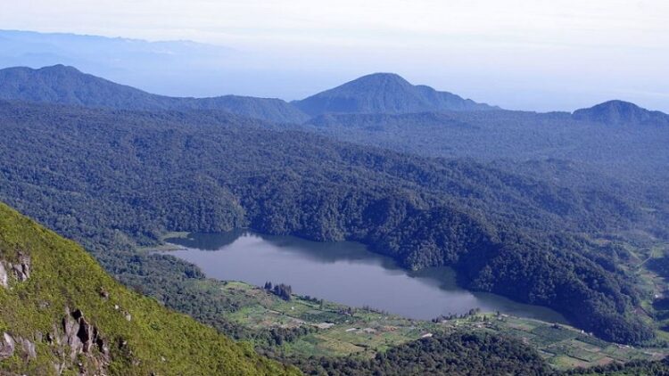 Danau Lau Kawar, salah satu objek wisata yang terletak di kaki Gunung Sinabung di Kabupaten Karo, Sumatera Utara. (Foto : Ist)