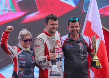 Bartek Marszalek (tengah) menjadi pemenang di balapan F1 Powerboat 2023 Indonesia. (Foto: Faisal Rahman/MPI)