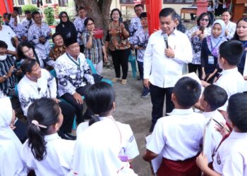 Penutupan pelatihan langsung dilakukan Bupati Simalungun, Radiapoh Hasiholan Sinaga, yang ditandai dengan tes langsung yang diberikan Bupati kepada anak - anak peserta Pelatihan.