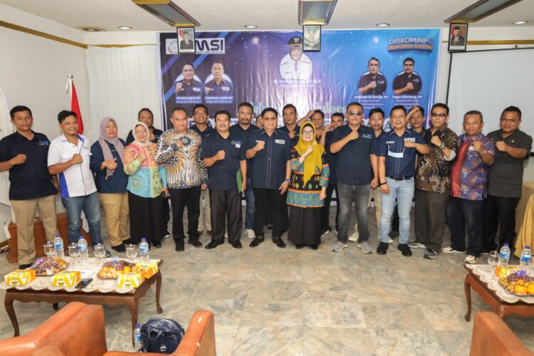 Foto bersama disela acara.