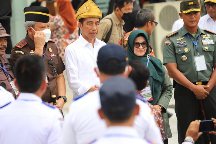 Presiden Joko Widodo (Jokowi) saat meresmikan Terminal Tanjung Pinggir Kota Pematang Siantar.