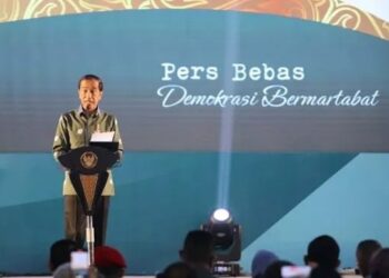 Presiden Jokowi memberikan kata sambutan dalam puncak HPN 2023 di Sumut. [Foto Diskominfo Sumut]