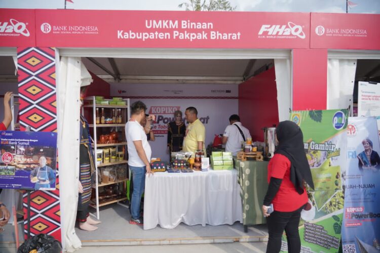 Peran serta Pakpak Bharat ditunjukkan dengan membuka stand pameran UMKM di lokasi pelaksanaan F1H2O ini.