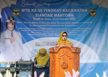 Wali Kota Pematang Siantar dr Susanti Dewayani SpA saat membuka acara MTQ ke-55 Kecamatan Siantar Martoba Tahun 2023, di Masjid Ar-Ridho, Jalan Asrama Martoba Kelurahan Naga Pita, Kamis (02/02/2023), sekitar pukul  09.00 WIB.