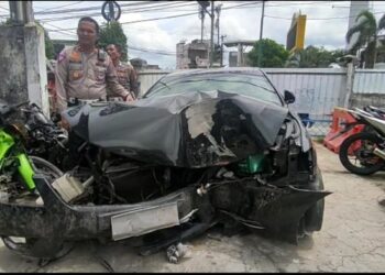 Foto: Mobil dinas DPRD Jambi diamankan di Unit Laka Lantas Polresta Jambi (dok. Istimewa).