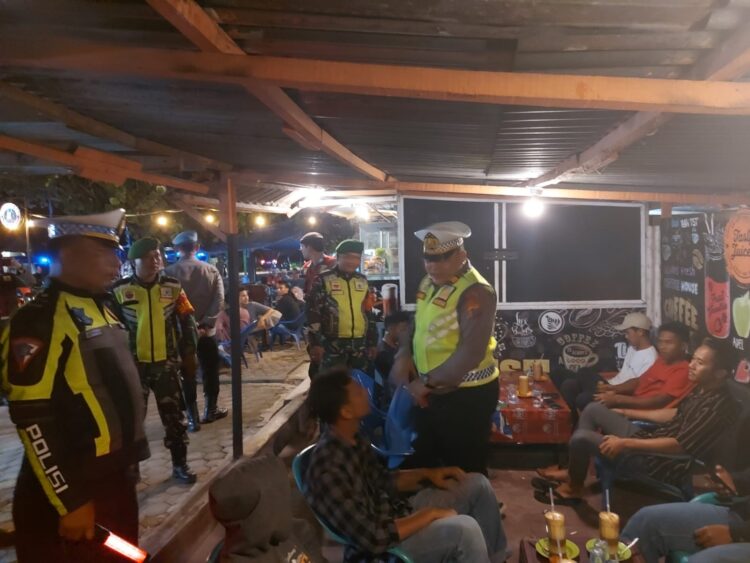Polres Simalungun menggelar patroli skala besar dalam rangka cipta kondisi setiap akhir pekan.
