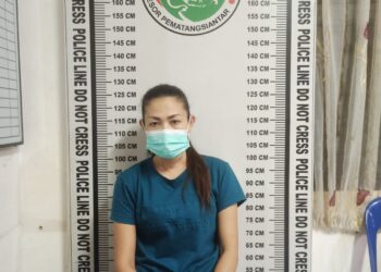 Foto pelaku dan barang bukti diamankan di kantor Polisi.