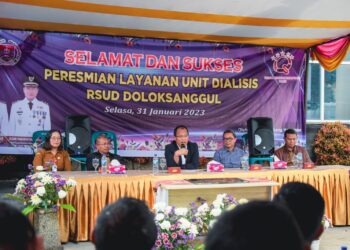 Bupati Humbahas, Dosmar Banjarnahor SE, saat meresmikan layanan Dialisis di Rumah Sakit Umum Daerah (RSUD) Doloksanggul, Kabupaten Humbahas, Selasa (31/1/2023).
