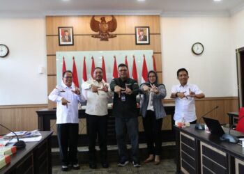 Foto bersama disela kegiatan.