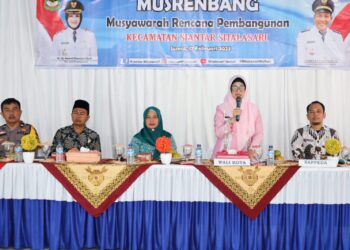 Wali Kota Pematang Siantar, dr Susanti Dewayani SpA, saat membuka Musyawarah Rencana Pembangunan (Musrenbang) Kecamatan Siantar Sitalasari, di Kantor Camat Siantar Sitalasari, Jalan Sisingamangaraja, Kelurahan Bukit Sofa, Jumat (17/02/2023) pagi tadi.