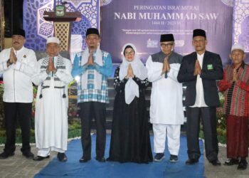 Foto bersama disela kegiatan.