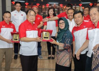 Foto bersama disela kegiatan.