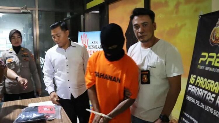 Polresta Bandarlampung saat ekspose kasus ayah culik dan cabuli anak tiri. (Foto : ra Widyanti / MNC Portal Indonesia)
