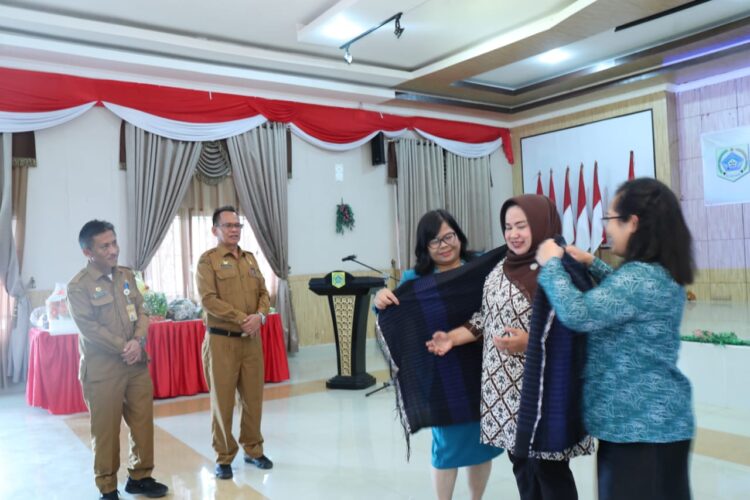 Rombongan Tim Penggerak PKK Provinsi Sumatera Utara dipimpin Ny. Mahreni Aspan Sofian mengunjungi Pakpak Bharat dalam rangka Supervisi Tertib Administrsi PKK, Hatinya PKK dan IVA Test tahun 2023.