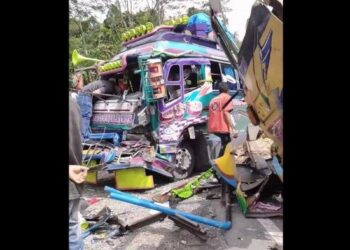 Kendaraan bus Murni dan truk jagung terlibat kecelakaan di sekitar Sembahe, Kecamatan Sibolangit, Jumat (10/2/2023). HO