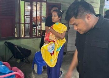 F (29), mama muda di Medan Tuntungan yang menjadi pengedar sabu-sabu. Ia ditangkap setelah melahirkan bayinya dua bulan lalu. TRIBUN MEDAN/HO