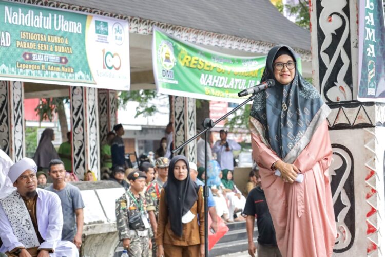Wali Kota Pematang Siantar, dr Susanti Dewayani SpA, saat menyampaikan sambutannya di acara Resepsi Puncak 1 Abad NU.