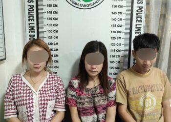 Foto ketiga tersangka yang diamankan Sat Narkoba Polres Pematang Siantar.