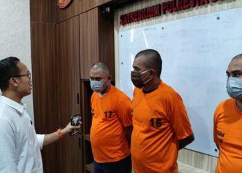 Foto: Tiga pengeroyok anggota TNI di Deli Serdang yang baru saja ditangkap. (Dok. Polresta Deli Serdang)