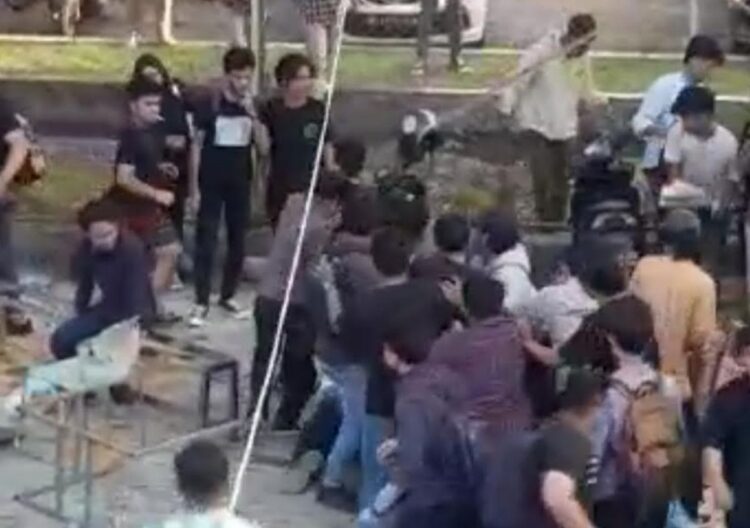 Bentrokan mahasiswa USU (Foto: tangkapan layar)