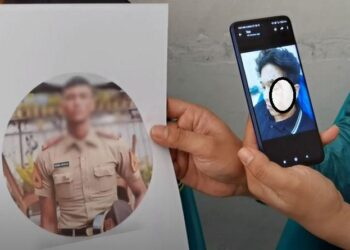 Korban penganiayaan Teuku Shehan Arifa Pasha (20) menunjukkan foto dirinya luka-luka dan terlapor oknum taruna Akmil. (foto: iNews/Ahmad Ridwan Nasution)