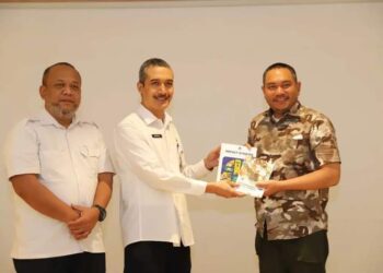 - Bupati Pakpak Bharat, Franc Bernhard Tumanggor mengunjungi Kantor Perpustakaan Nasional RI, Rabu (01/03/2023).