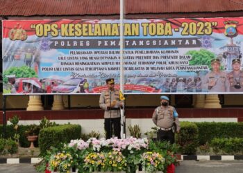 Kapolres Pematang Siantar membacakan amanat Kapolda Sumut.