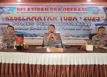 AKBP Fernando, SH, S.I.K, saat pimpin pelaksanaan Latihan Pra (Latpra) Operasi Keselamatan Toba 2023, Selasa (7/3/2023) pagi tadi, sekitar pukul 09.30 WIB, di Aula Widya Satya Brata Polres Pematang Siantar.