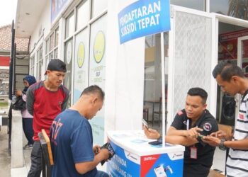 Foto: Masyarakat saat mendaftar solar subsidi di Medan (Istimewa)