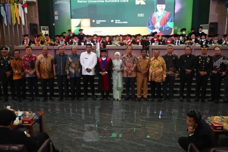 Bupati Humbahas, Dosmar Banjarnahor, SE, saat hadiri pengukuhan Guru Besar USU (Universitas Sumatera Utara), di Auditorium USU, Jalan Dr Mansyur Padang Bulan Medan, Sumut, Senin (6/3/2023).